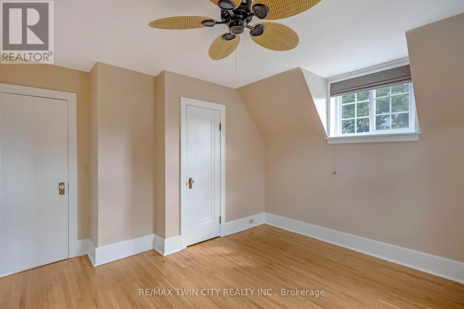 25 BROADWAY STREET E