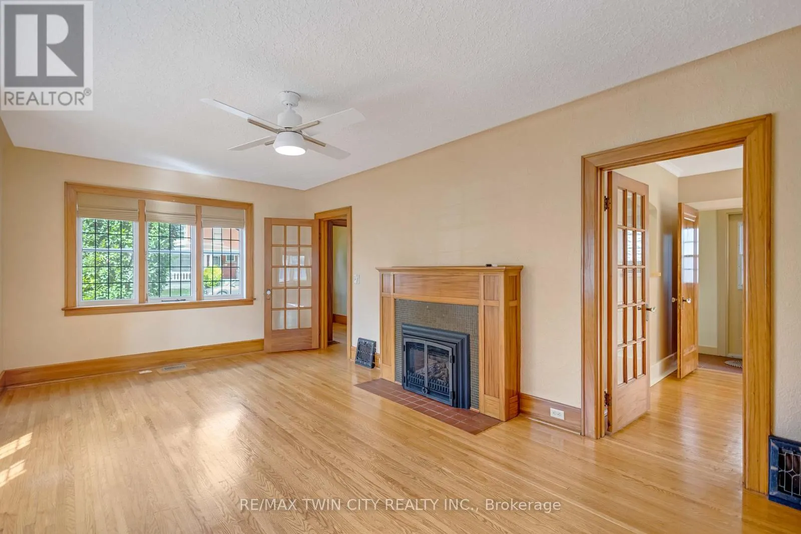 25 BROADWAY STREET E