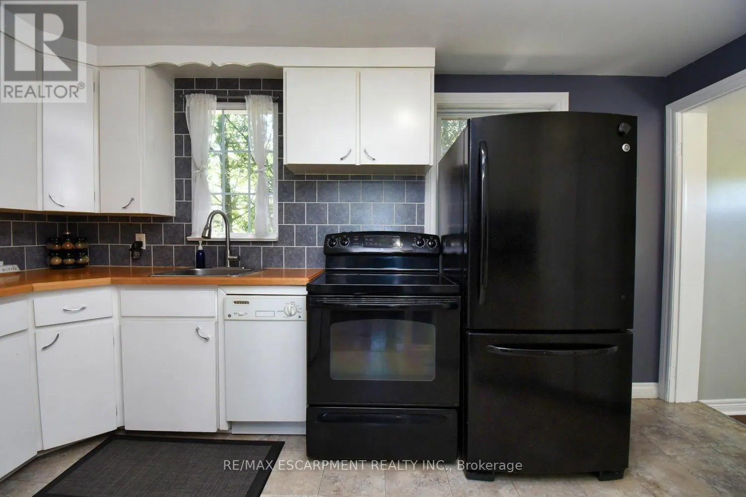 3674 CAMPDEN ROAD