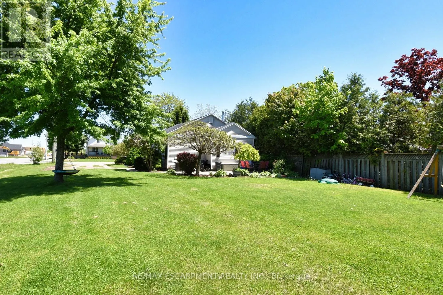 3674 CAMPDEN ROAD