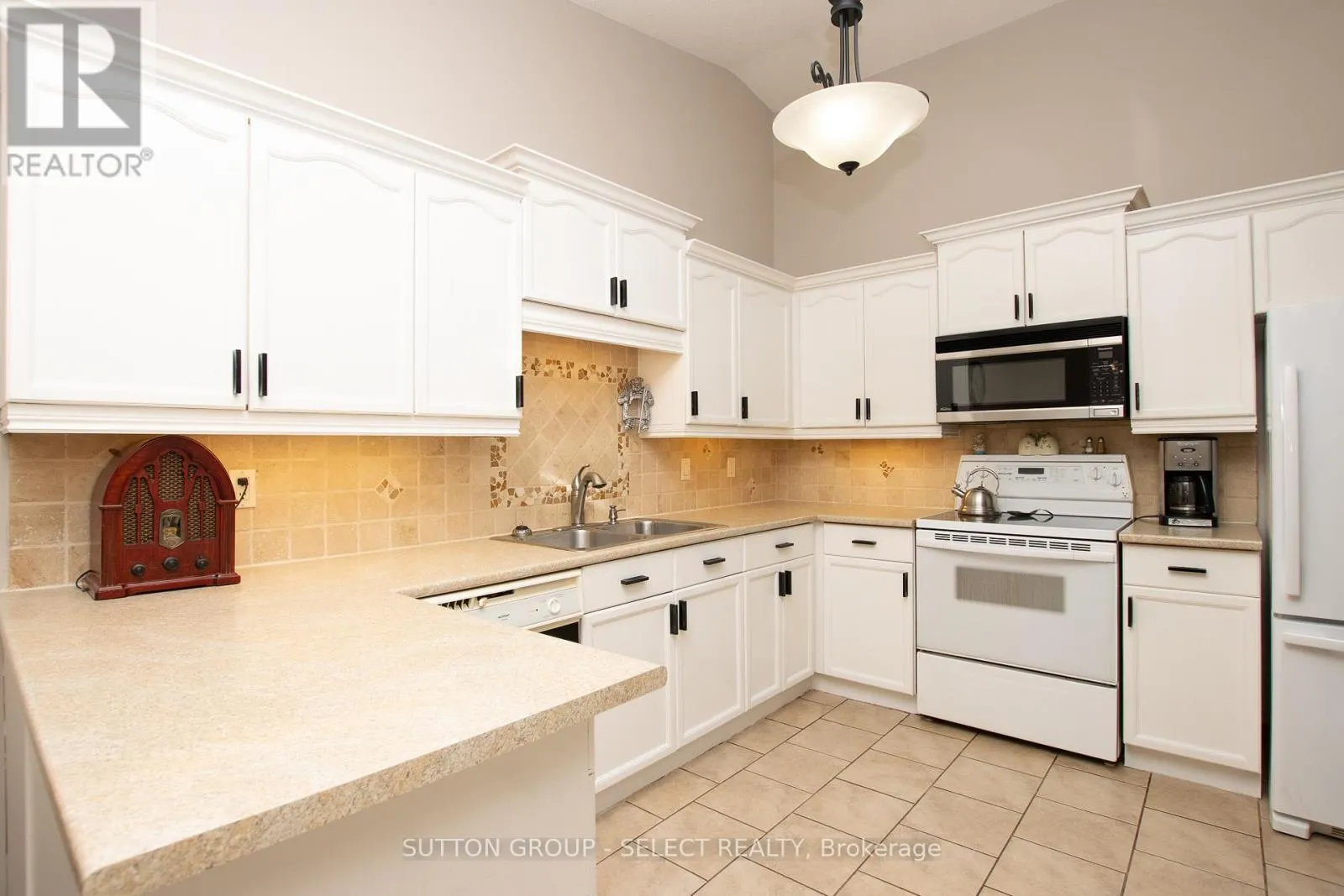 4 - 445 RIVERSIDE DRIVE, #4