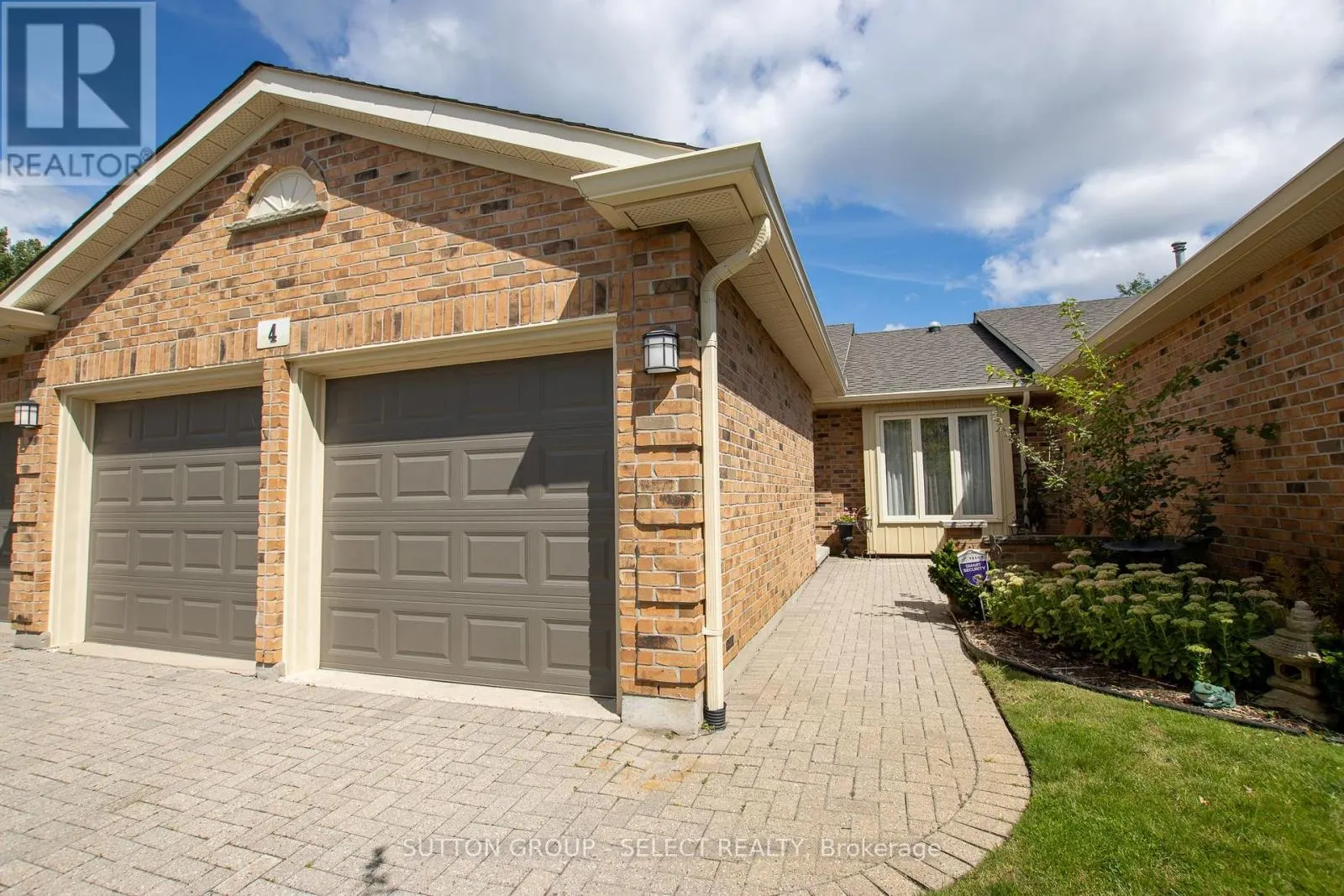 4 - 445 RIVERSIDE DRIVE, #4