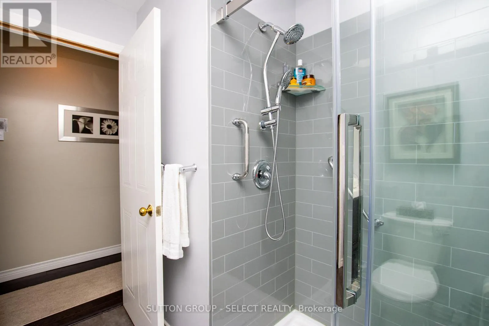 4 - 445 RIVERSIDE DRIVE, #4