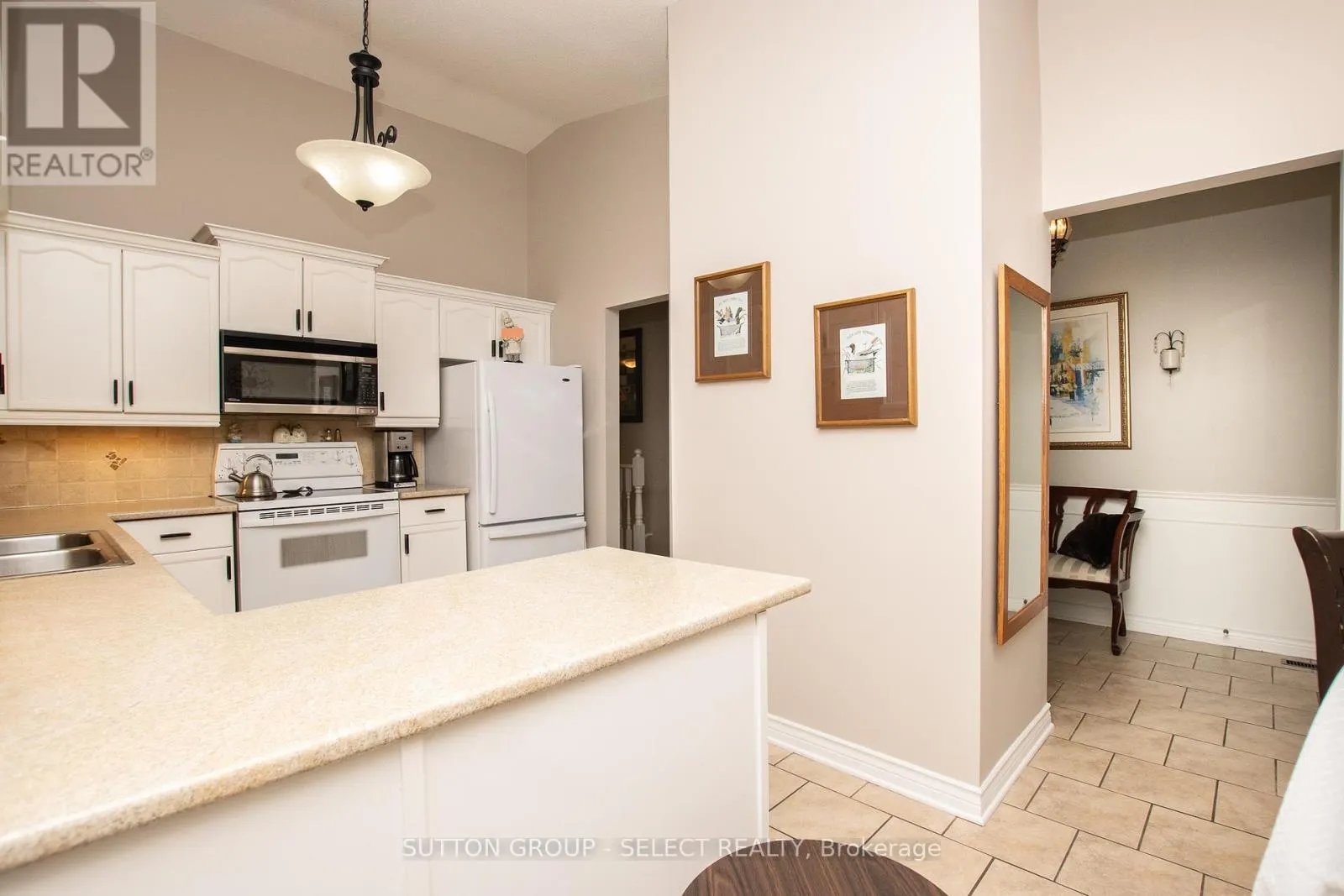 4 - 445 RIVERSIDE DRIVE, #4