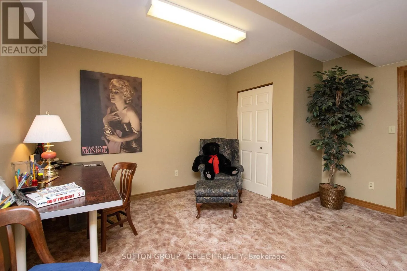 4 - 445 RIVERSIDE DRIVE, #4