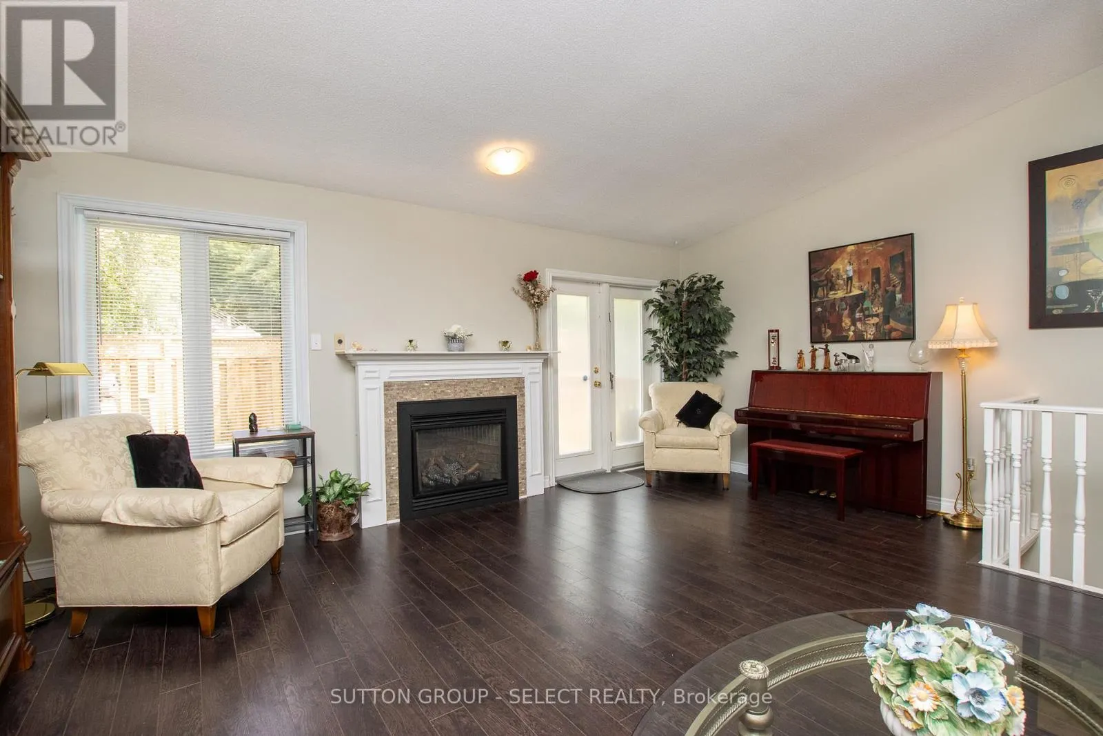 4 - 445 RIVERSIDE DRIVE, #4