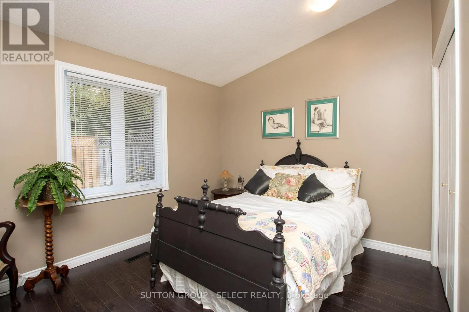 4 - 445 RIVERSIDE DRIVE, #4