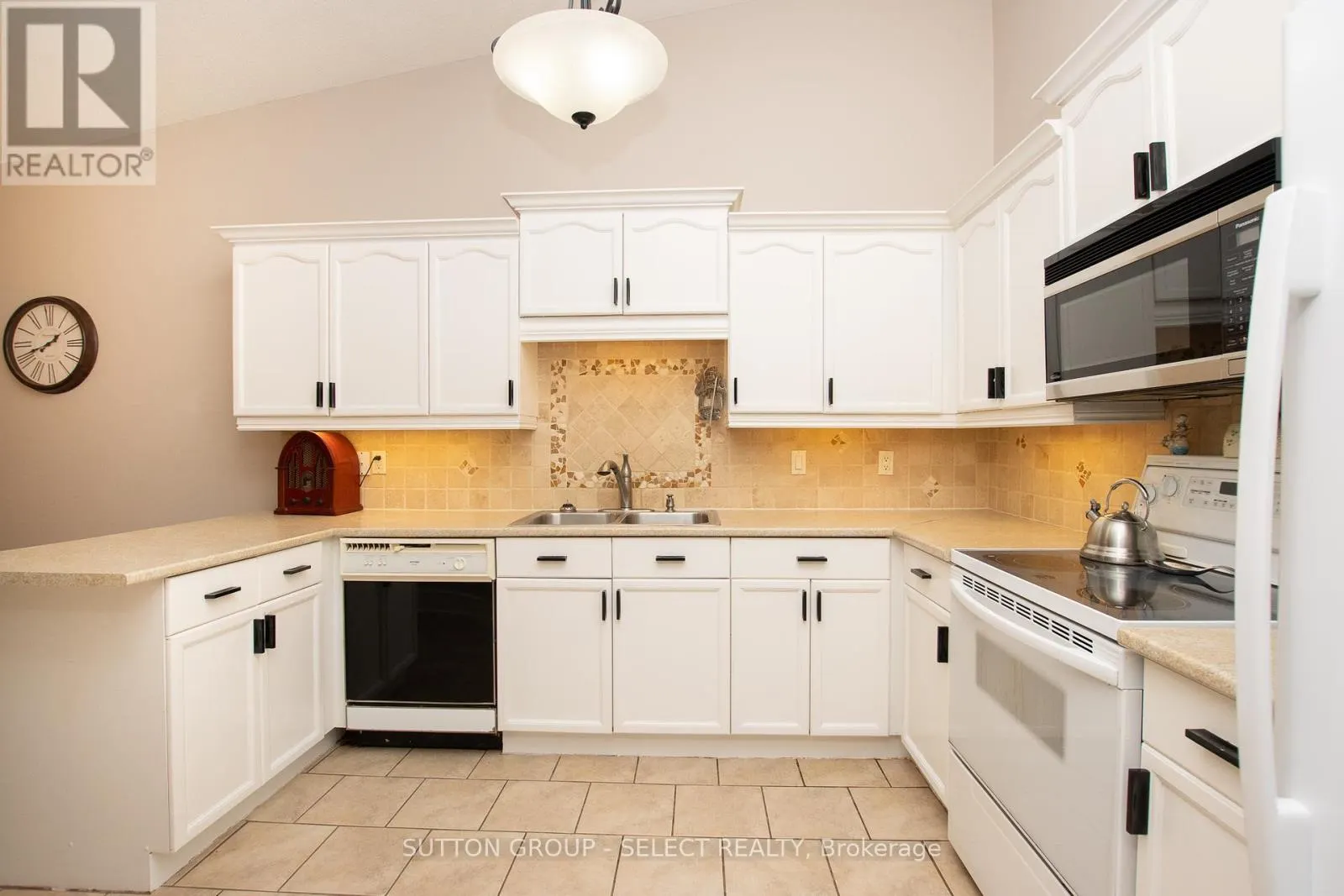 4 - 445 RIVERSIDE DRIVE, #4