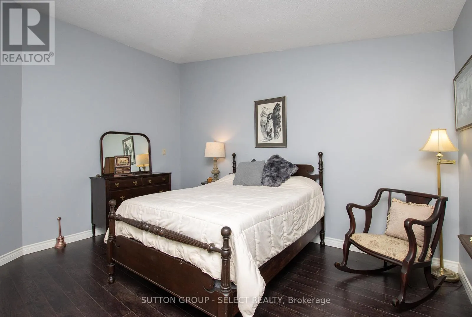 4 - 445 RIVERSIDE DRIVE, #4