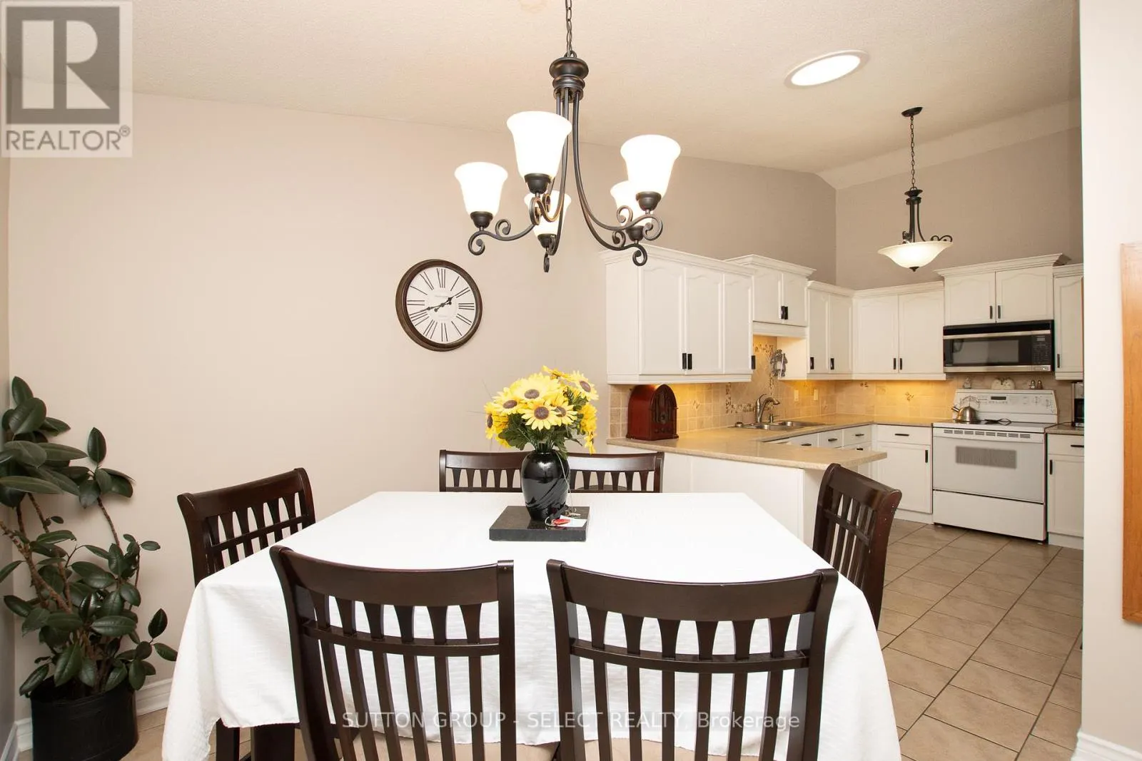 4 - 445 RIVERSIDE DRIVE, #4