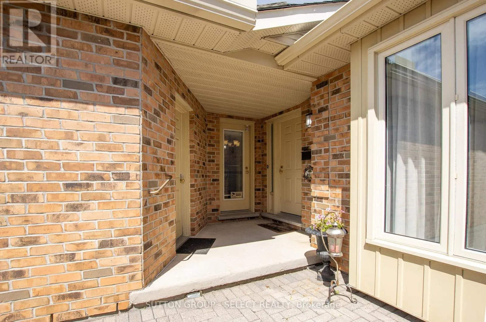 4 - 445 RIVERSIDE DRIVE, #4