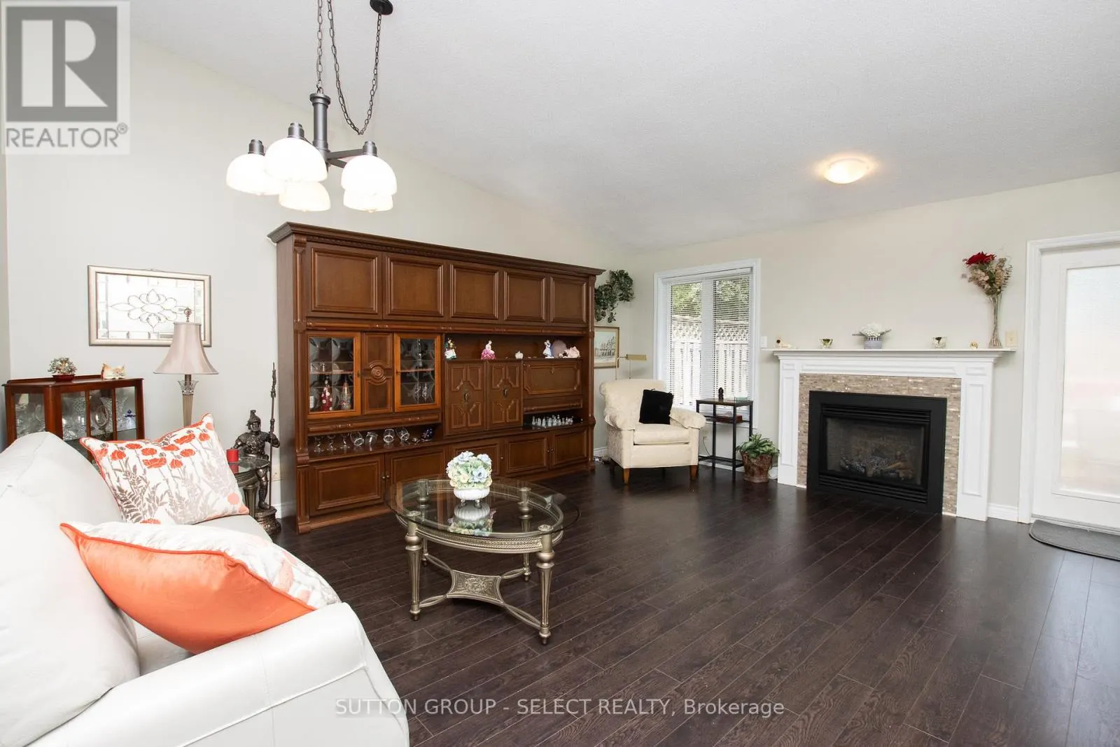 4 - 445 RIVERSIDE DRIVE, #4