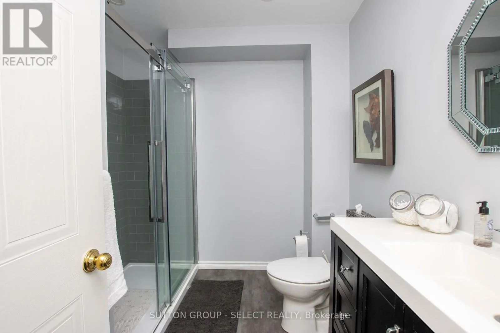 4 - 445 RIVERSIDE DRIVE, #4