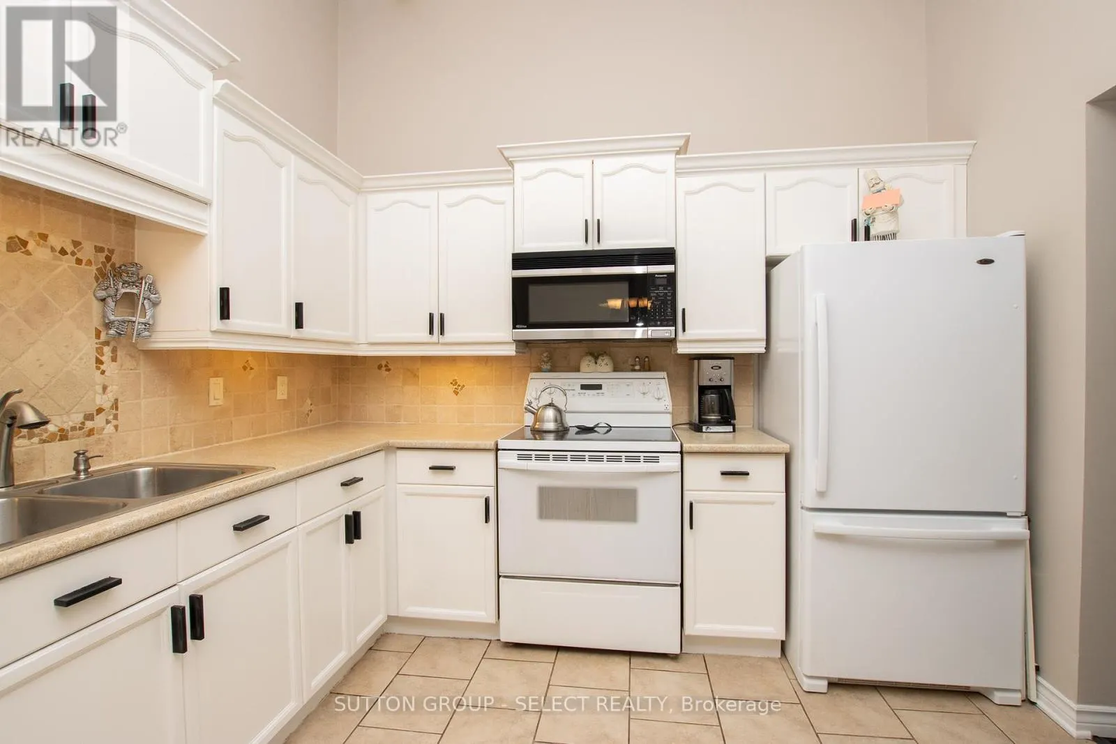 4 - 445 RIVERSIDE DRIVE, #4