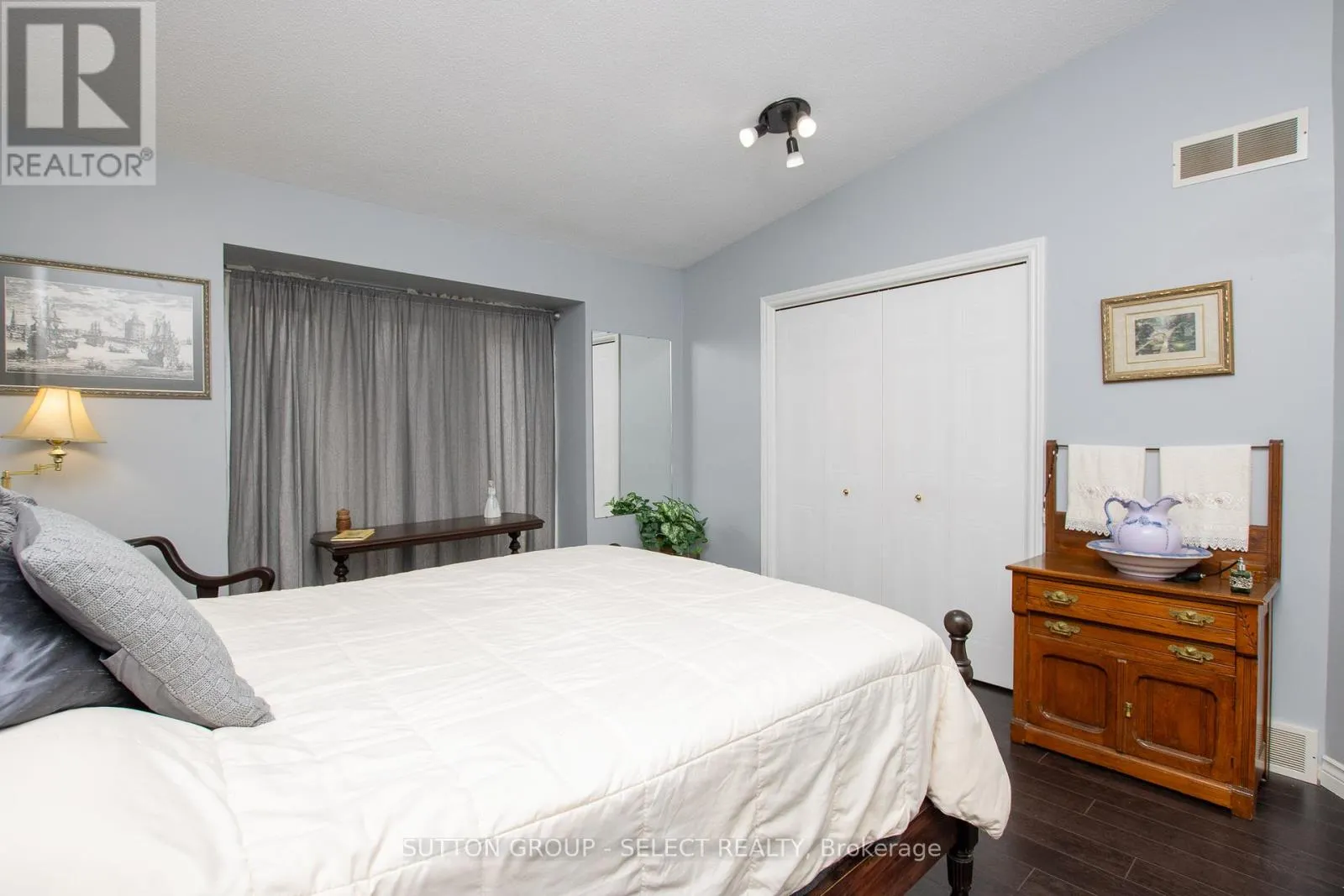 4 - 445 RIVERSIDE DRIVE, #4