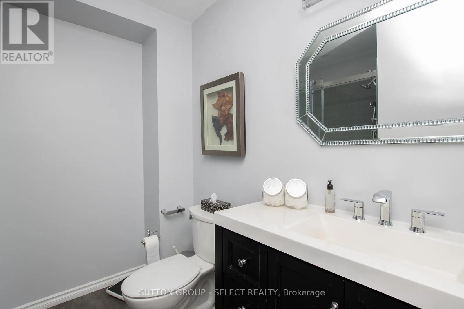 4 - 445 RIVERSIDE DRIVE, #4