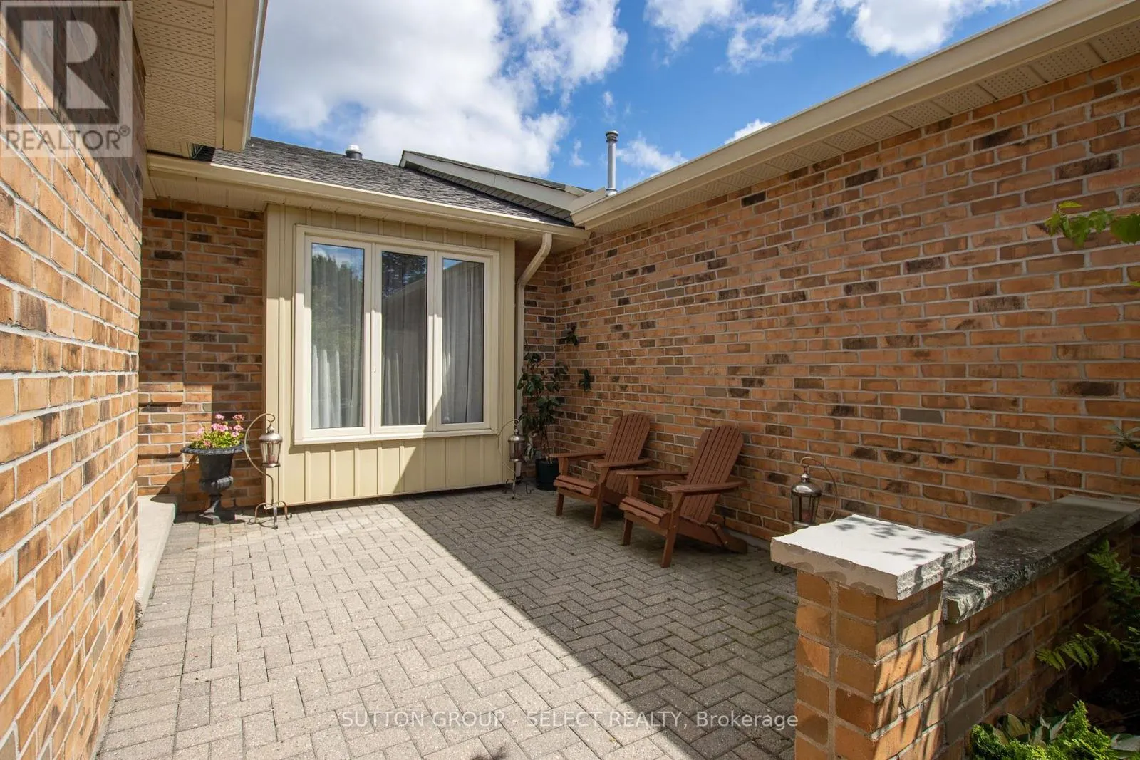 4 - 445 RIVERSIDE DRIVE, #4