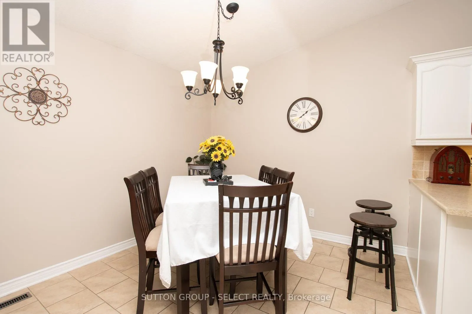 4 - 445 RIVERSIDE DRIVE, #4