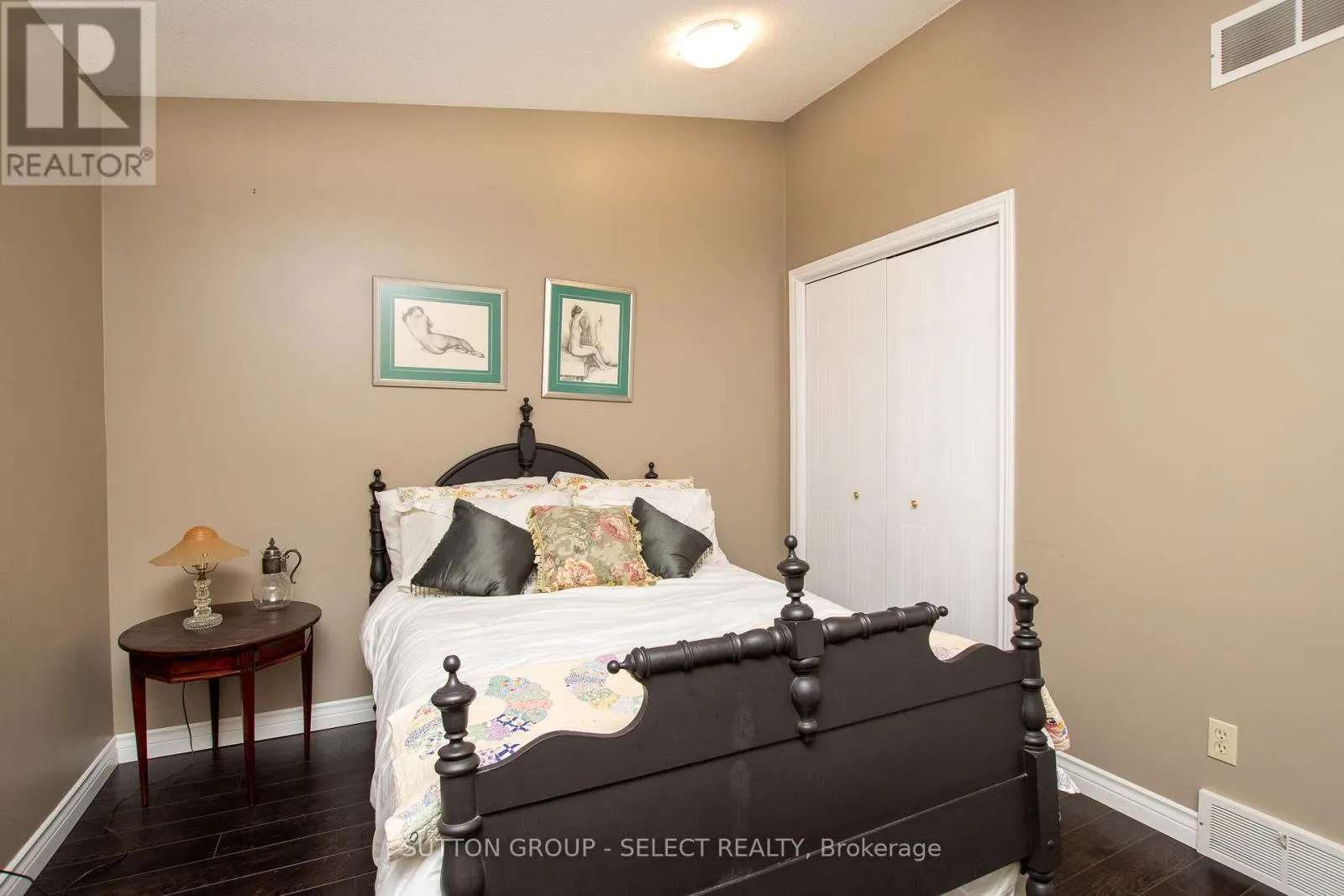 4 - 445 RIVERSIDE DRIVE, #4