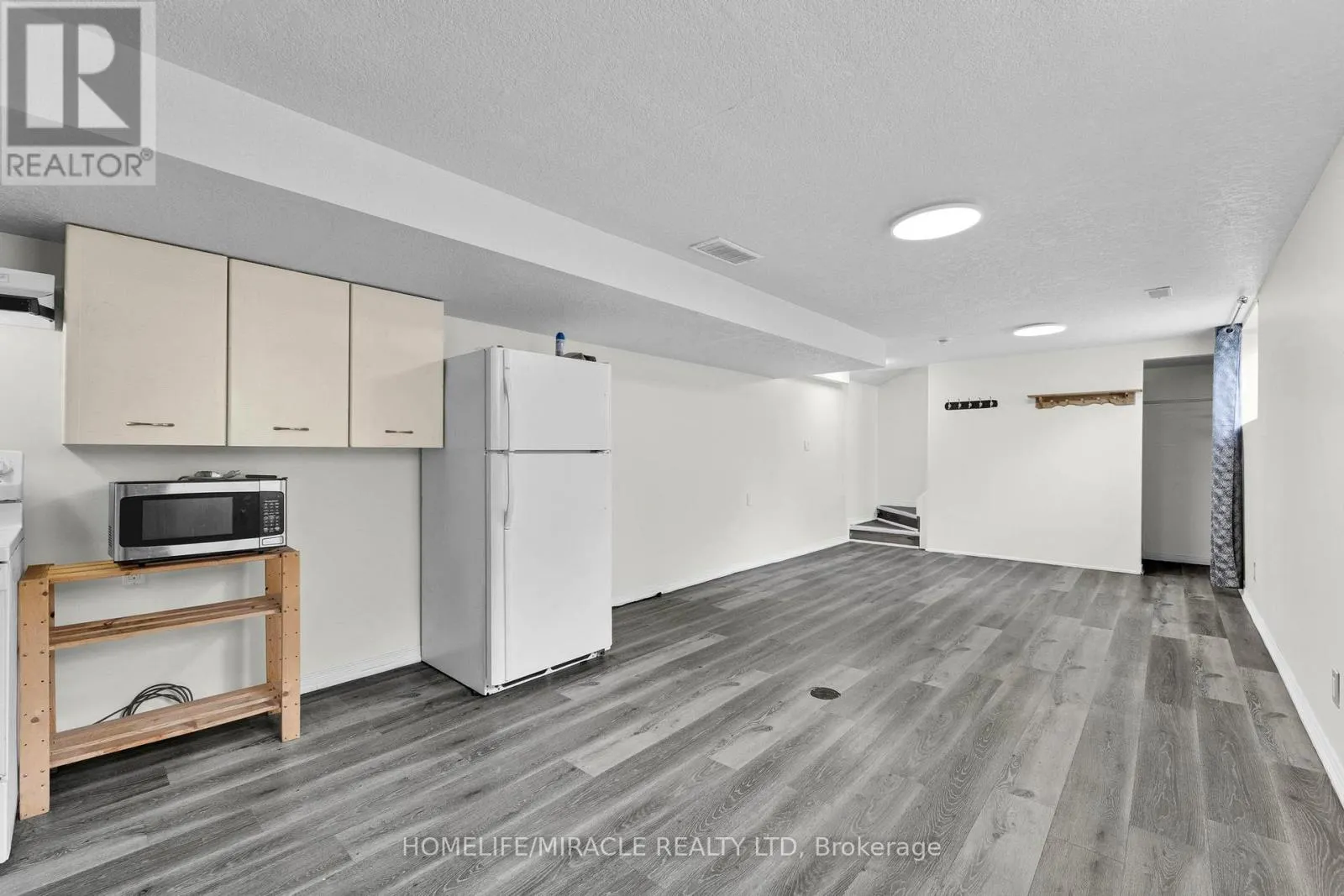 120 JANSEN AVENUE