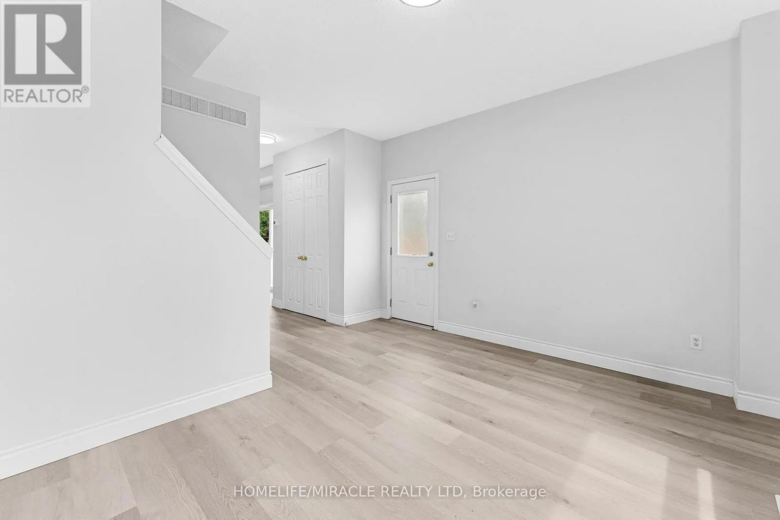 120 JANSEN AVENUE