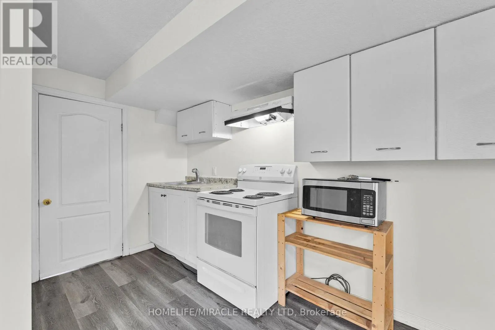 120 JANSEN AVENUE