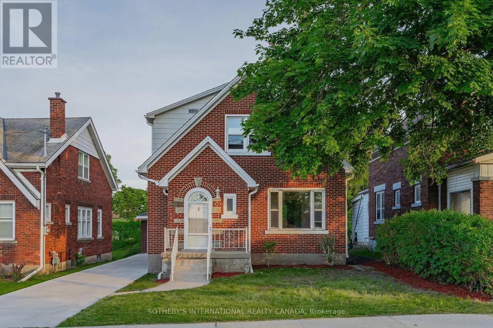 185 HIGHLAND ROAD W