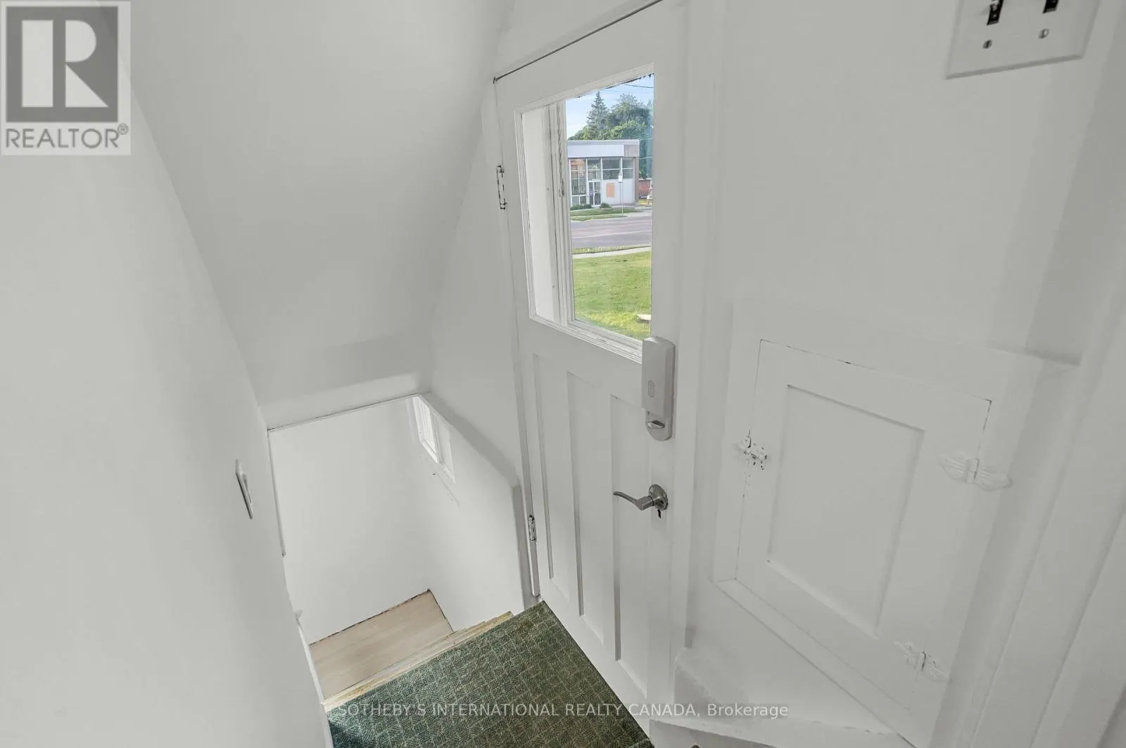 185 HIGHLAND ROAD W