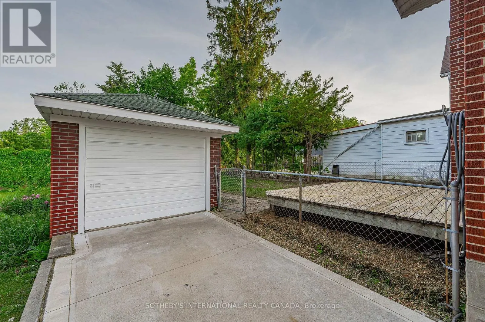 185 HIGHLAND ROAD W