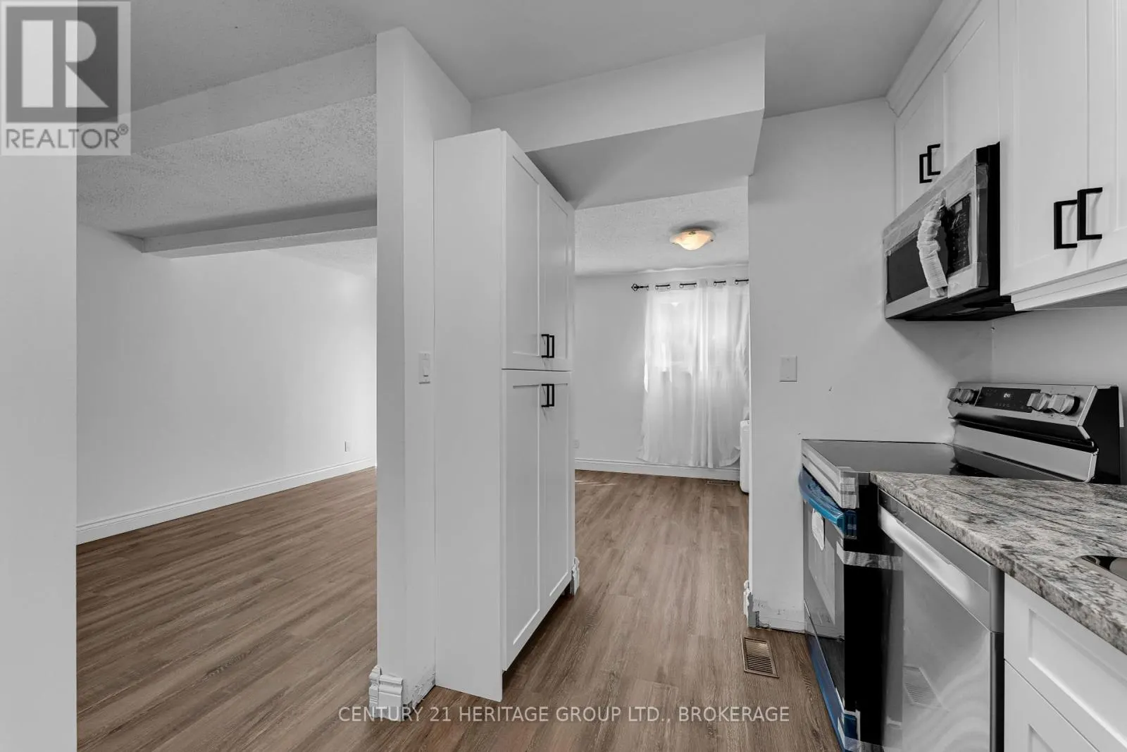 802 DATZELL LANE W