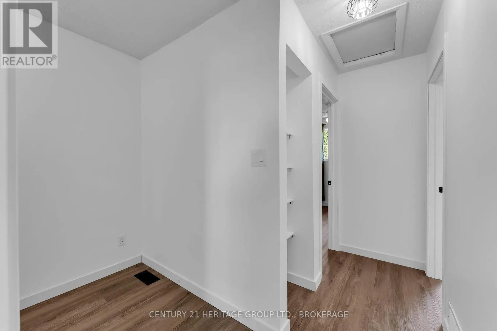 802 DATZELL LANE W