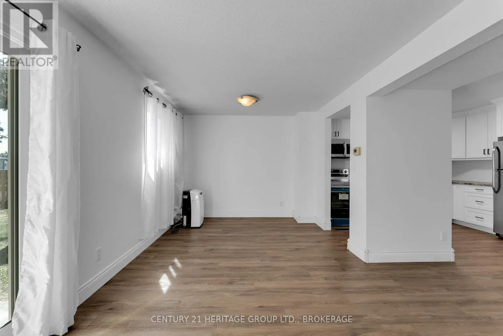 802 DATZELL LANE W