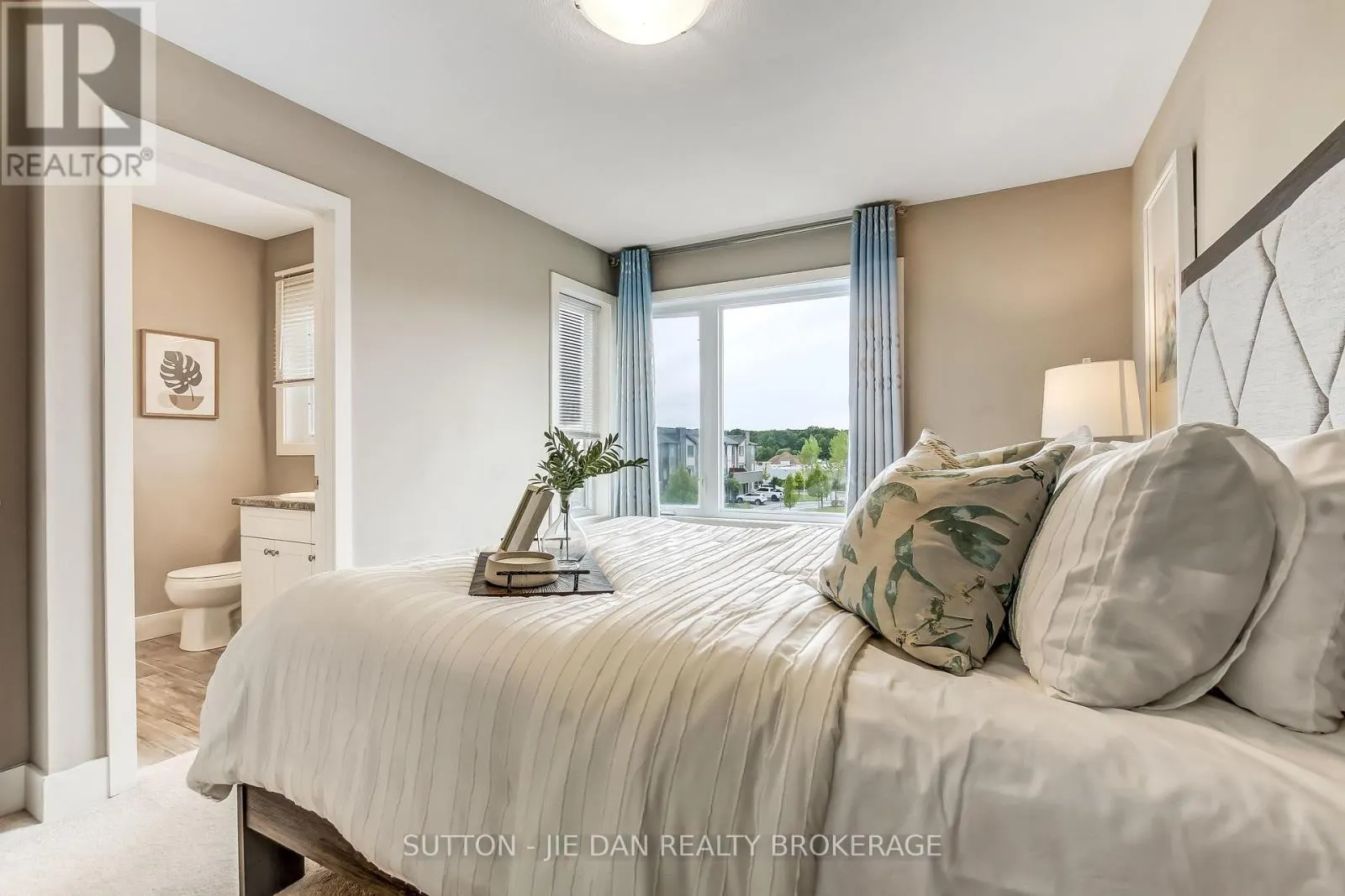 236 - 1960 DALMAGARRY ROAD, #236
