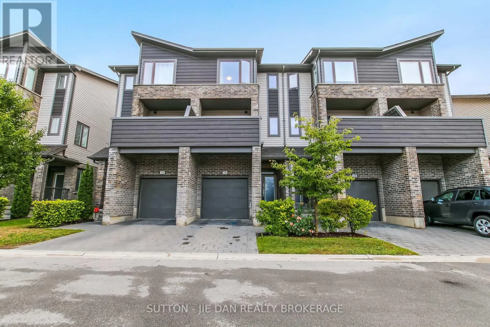 236 - 1960 DALMAGARRY ROAD, #236