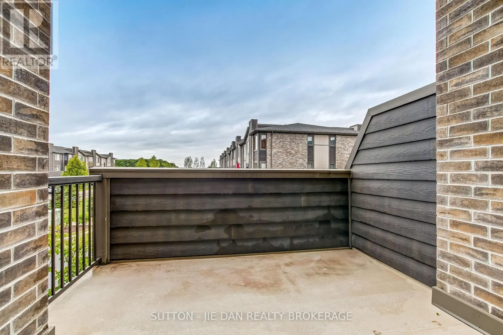 236 - 1960 DALMAGARRY ROAD, #236