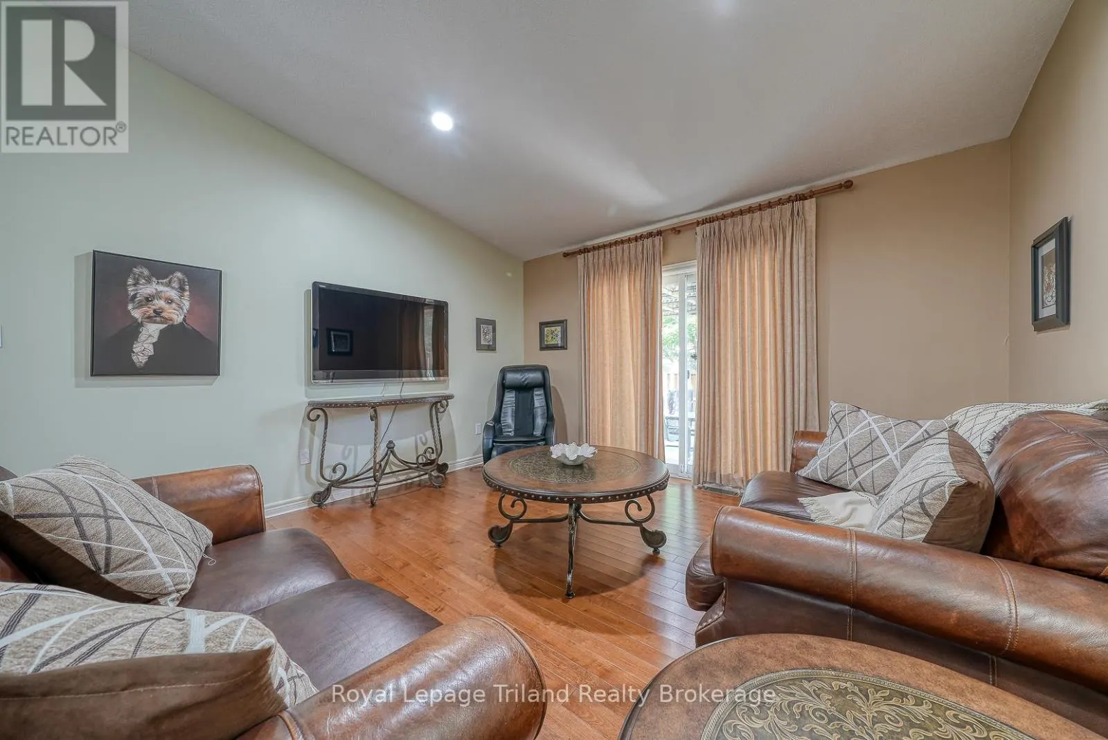 1 - 54 GARDEN AVENUE, #1