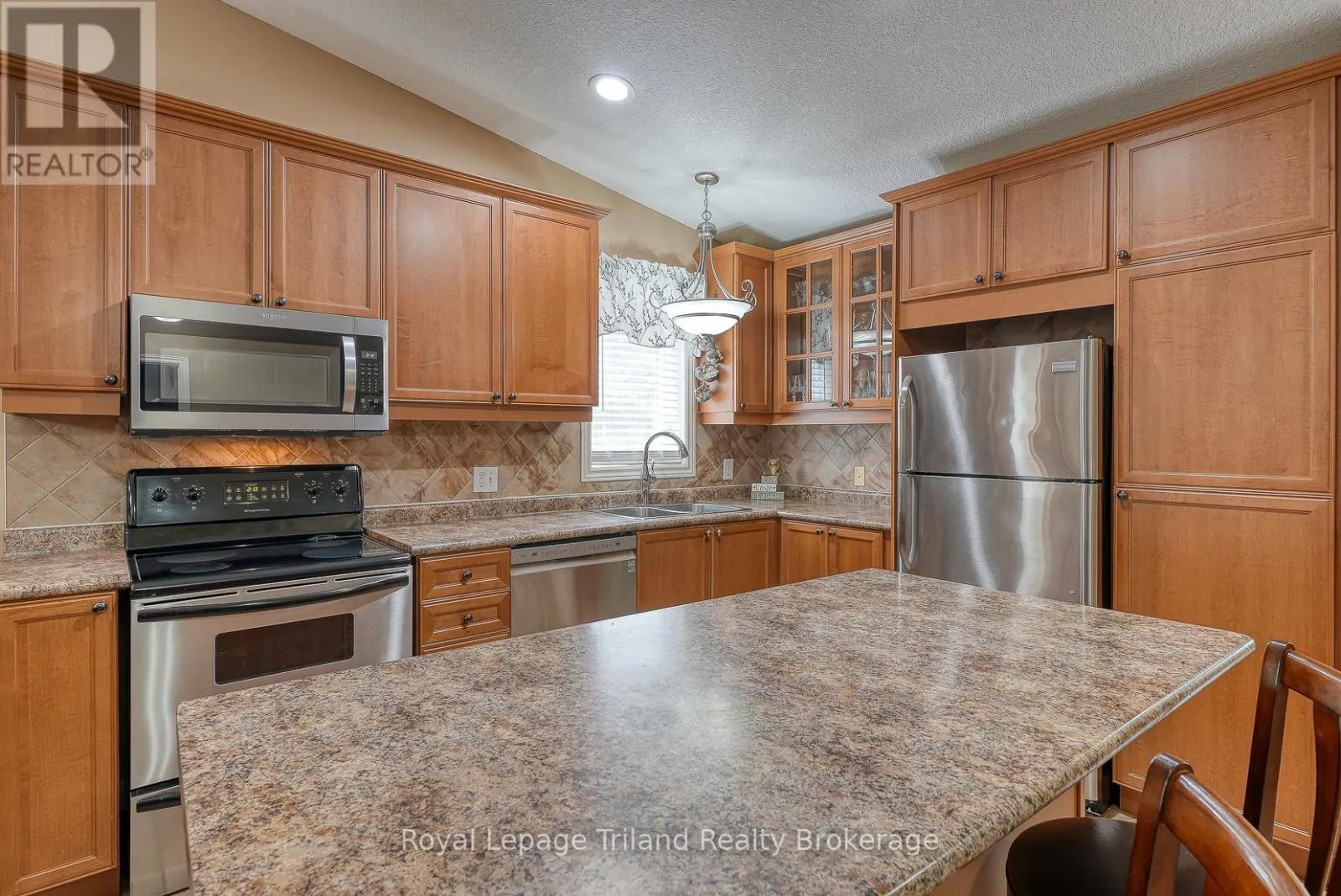1 - 54 GARDEN AVENUE, #1
