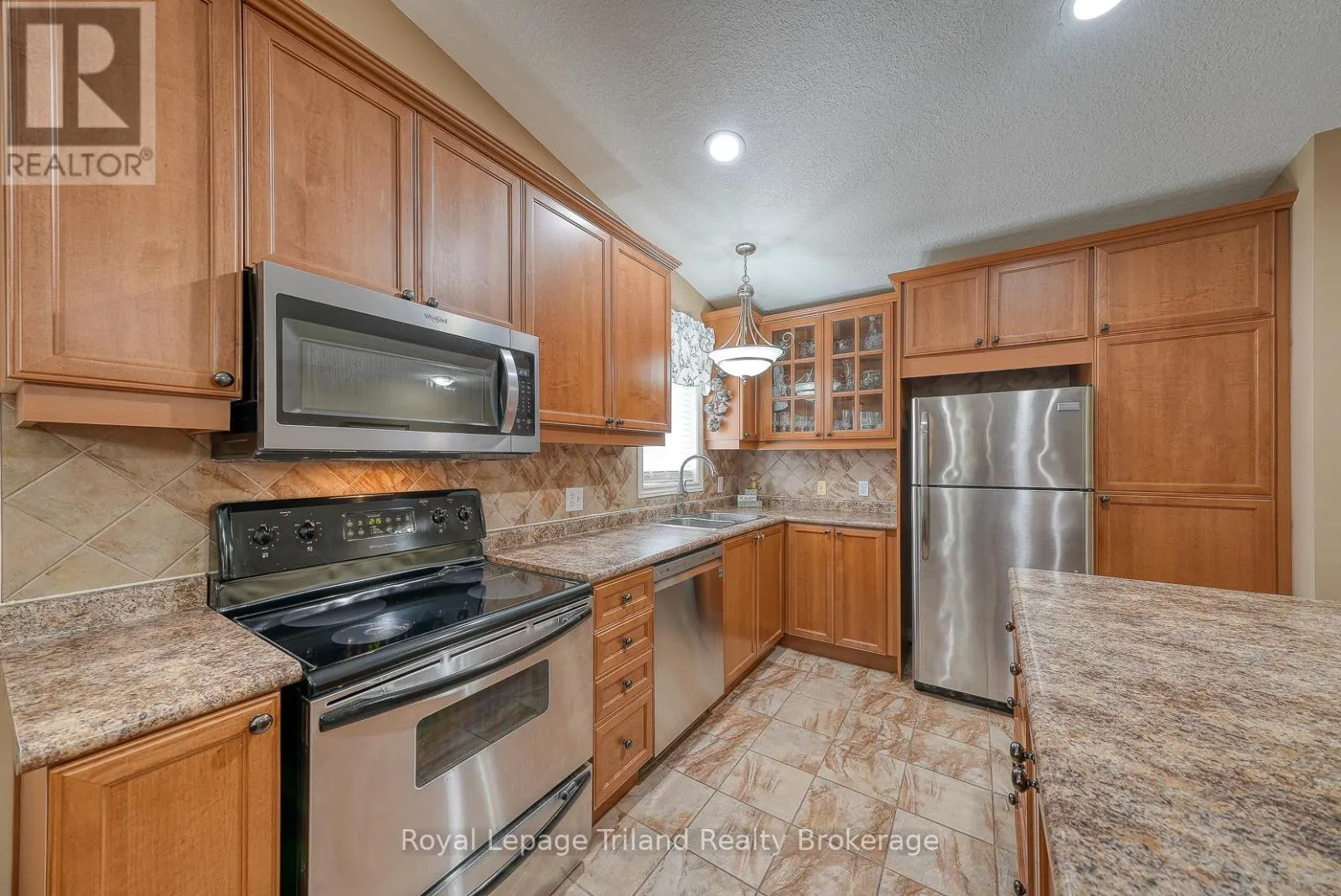 1 - 54 GARDEN AVENUE, #1