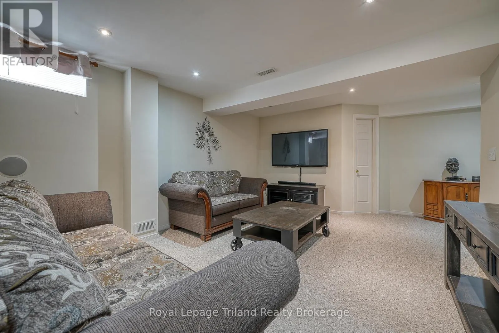 1 - 54 GARDEN AVENUE, #1