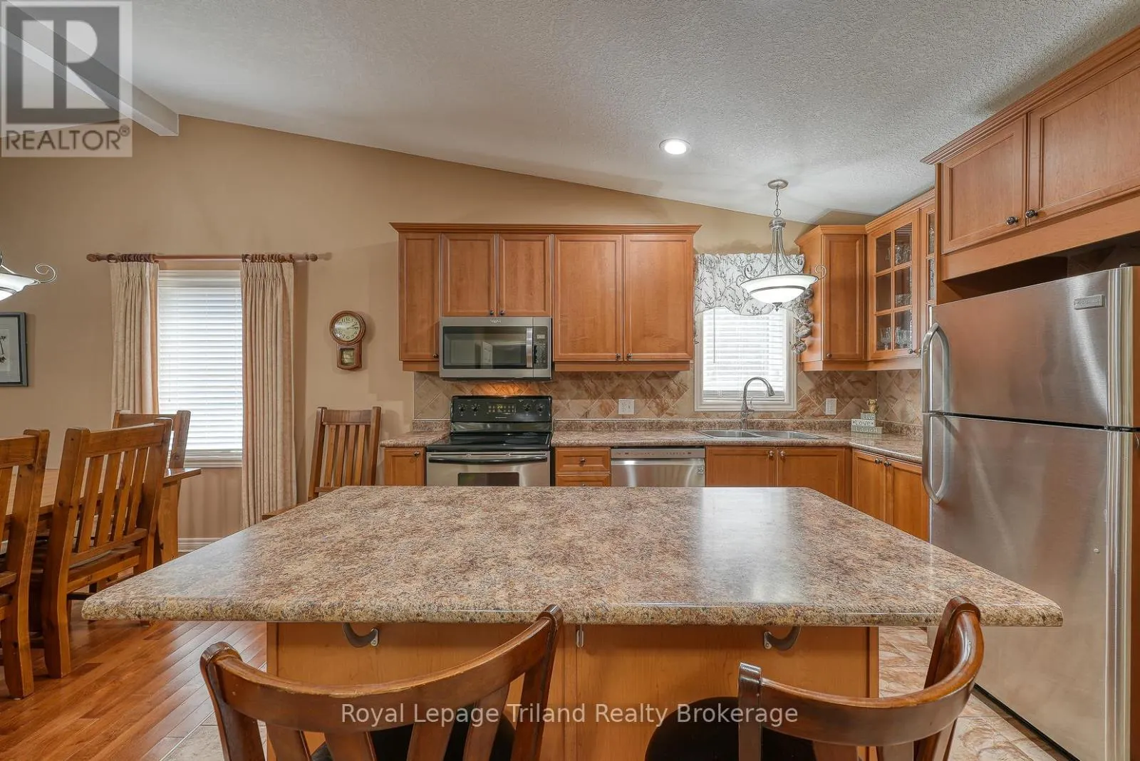 1 - 54 GARDEN AVENUE, #1