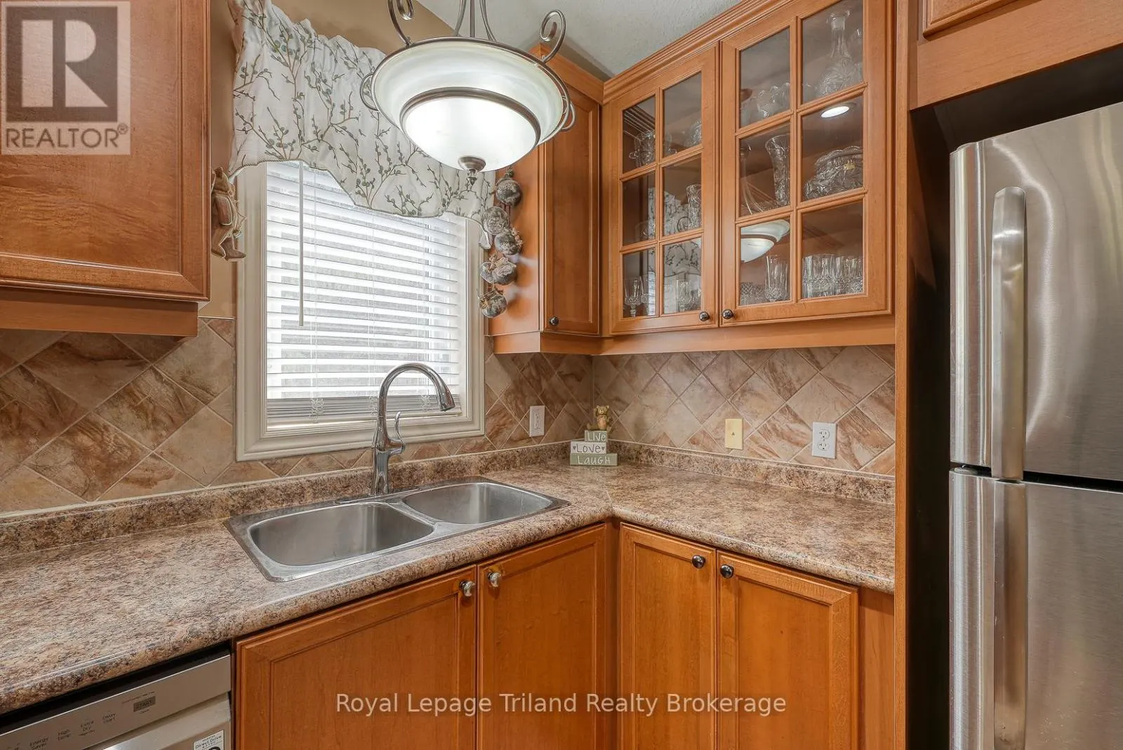 1 - 54 GARDEN AVENUE, #1