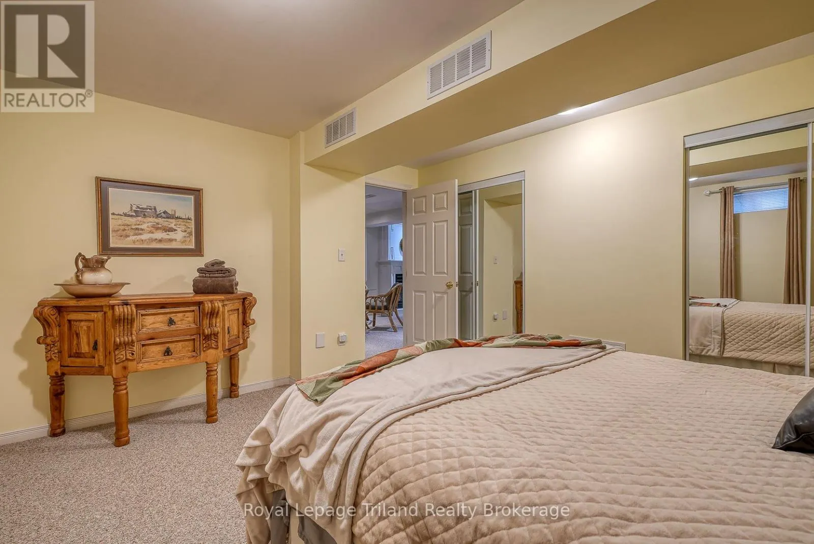 1 - 54 GARDEN AVENUE, #1