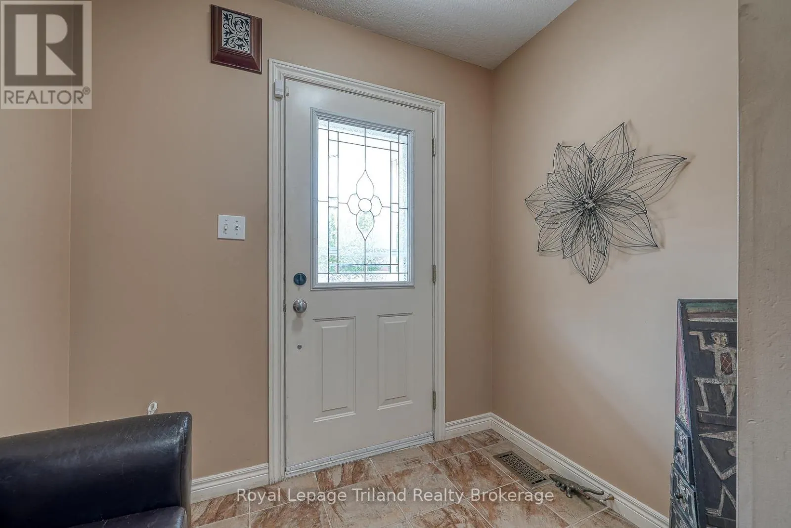 1 - 54 GARDEN AVENUE, #1