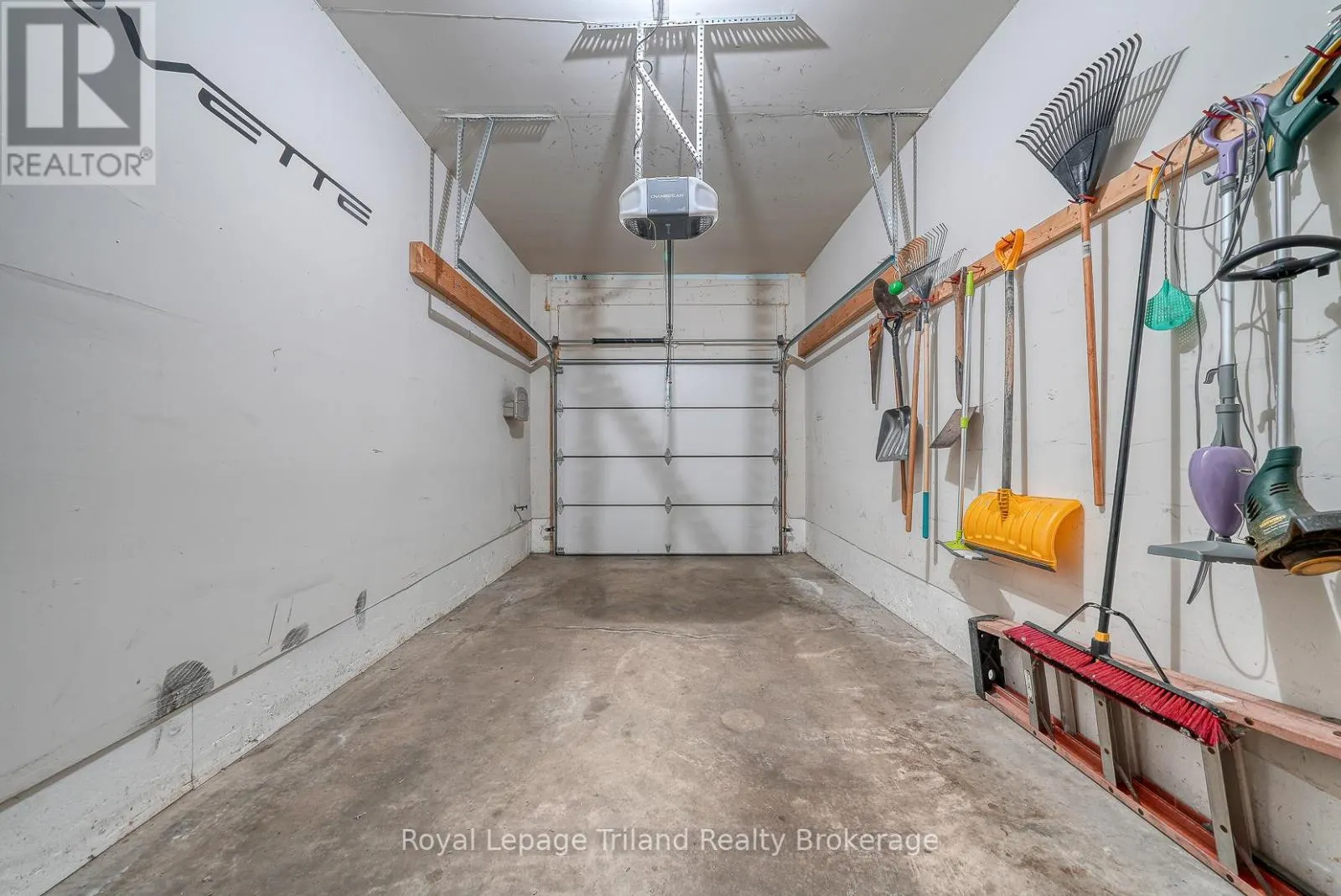 1 - 54 GARDEN AVENUE, #1