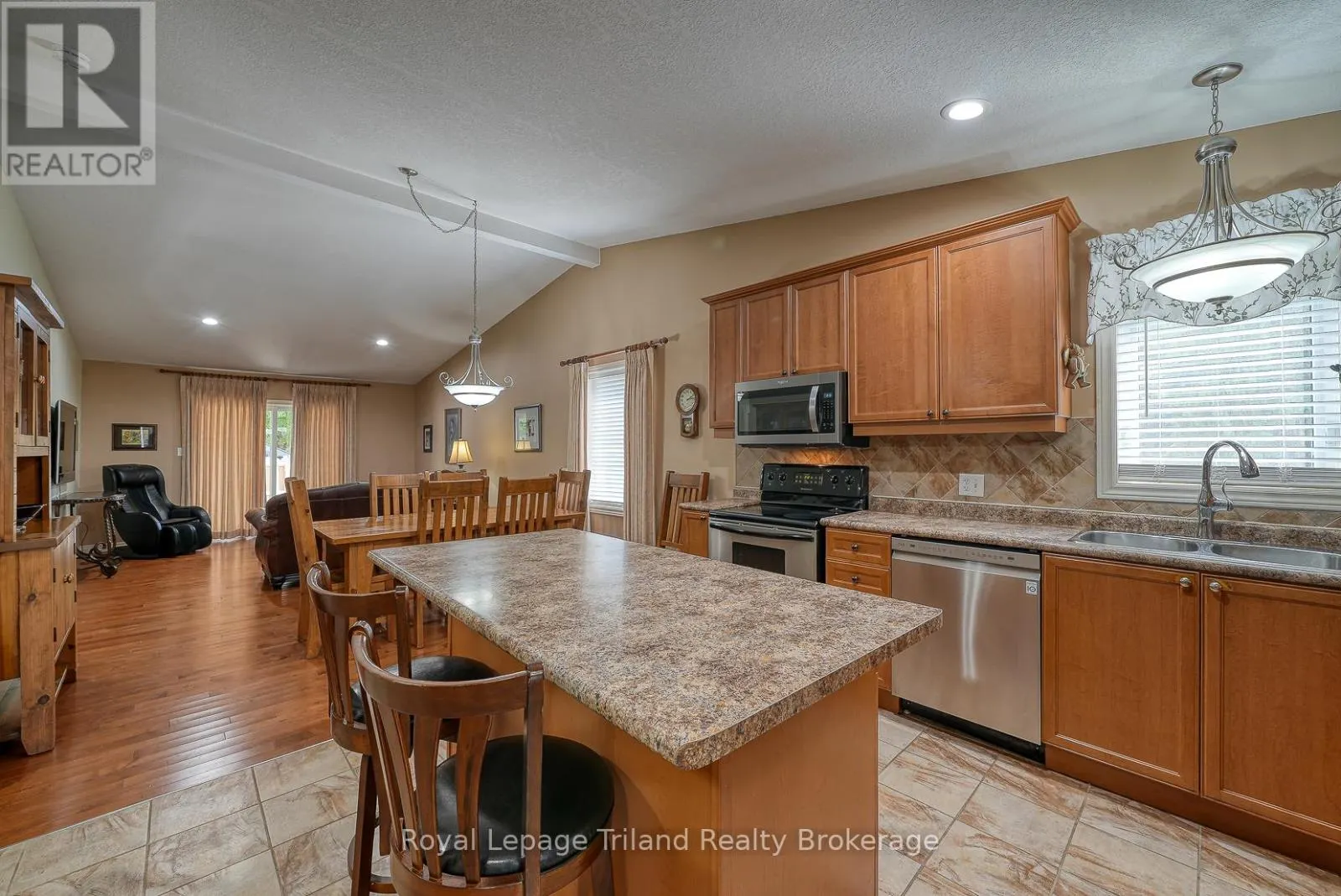 1 - 54 GARDEN AVENUE, #1