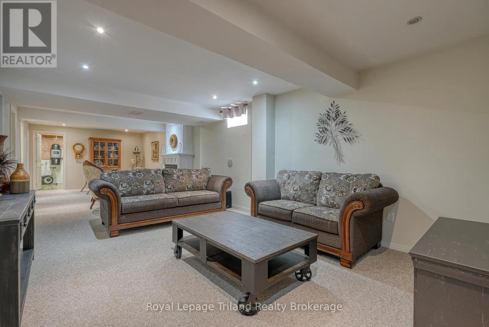 1 - 54 GARDEN AVENUE, #1