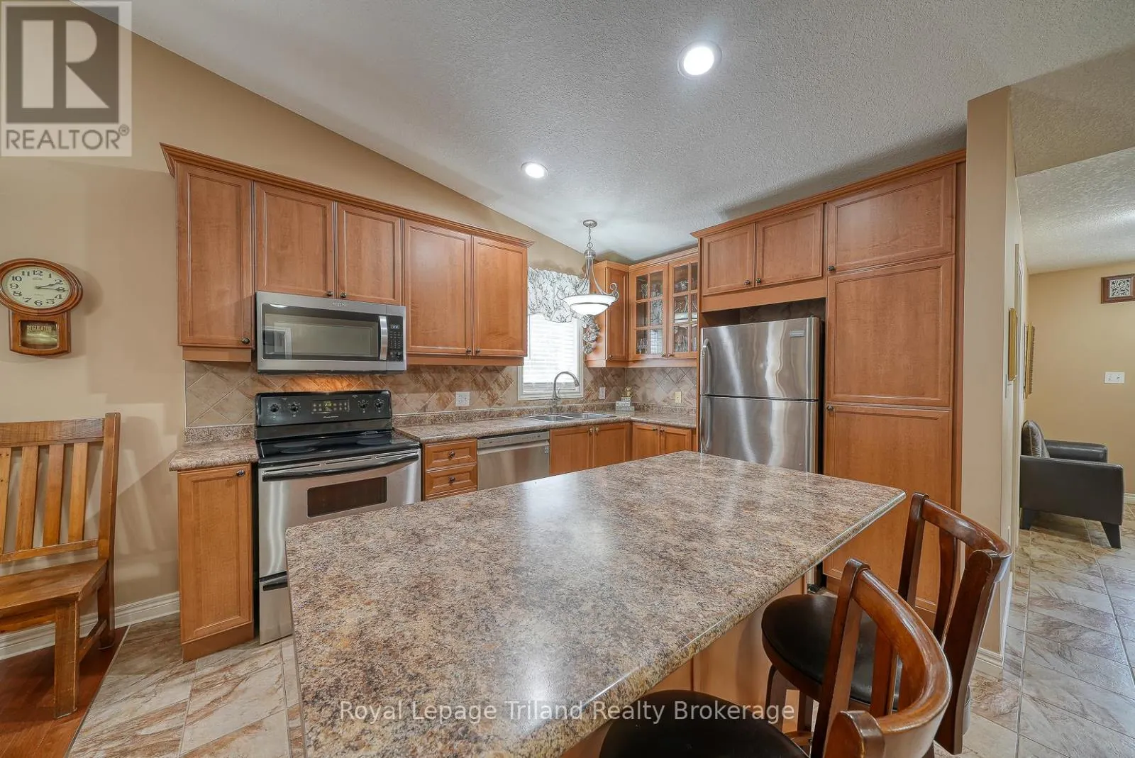 1 - 54 GARDEN AVENUE, #1