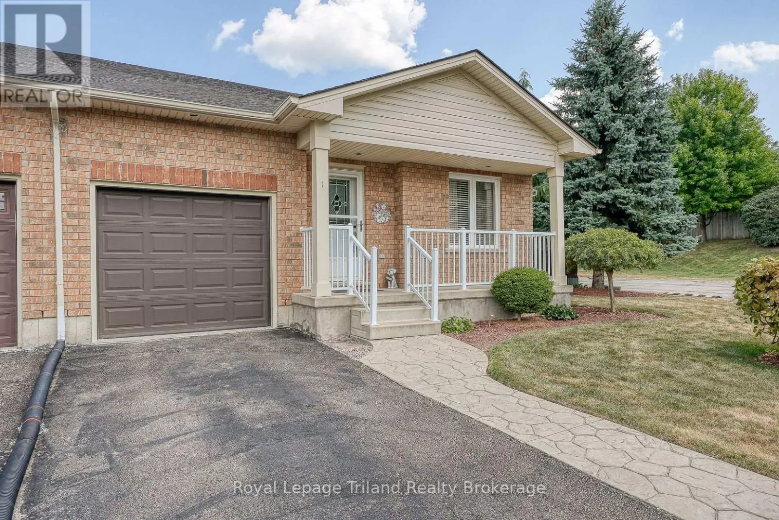 1 - 54 GARDEN AVENUE, #1