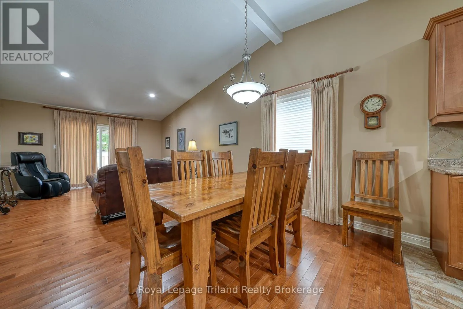 1 - 54 GARDEN AVENUE, #1