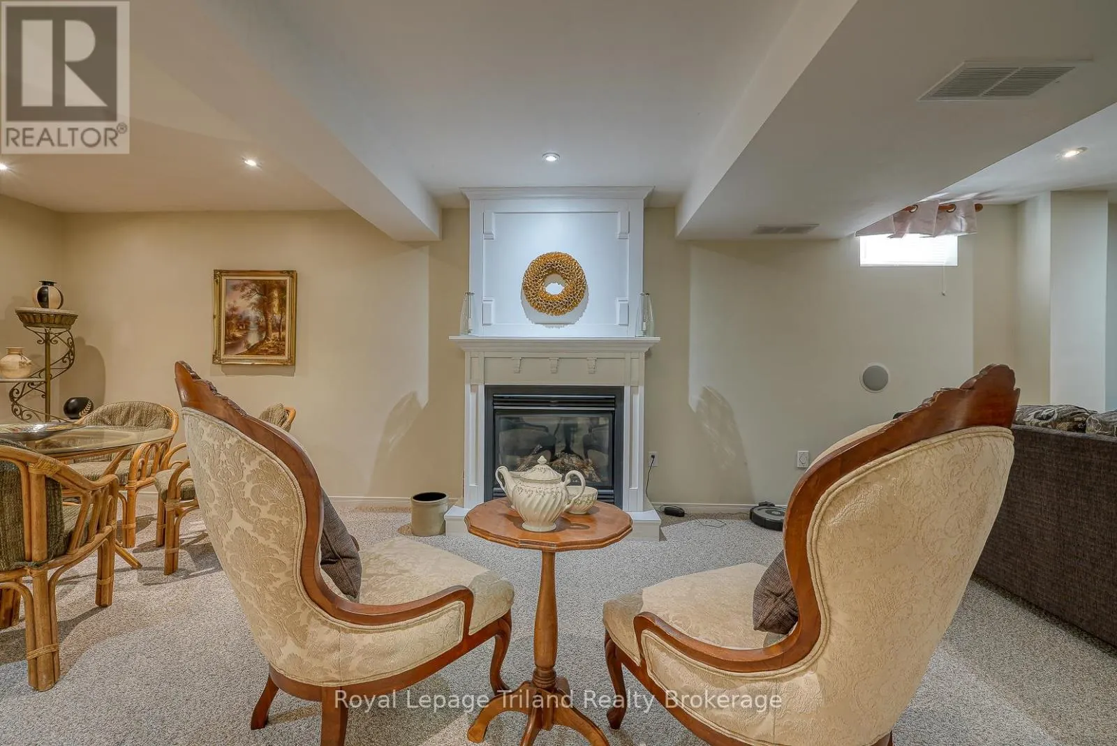 1 - 54 GARDEN AVENUE, #1